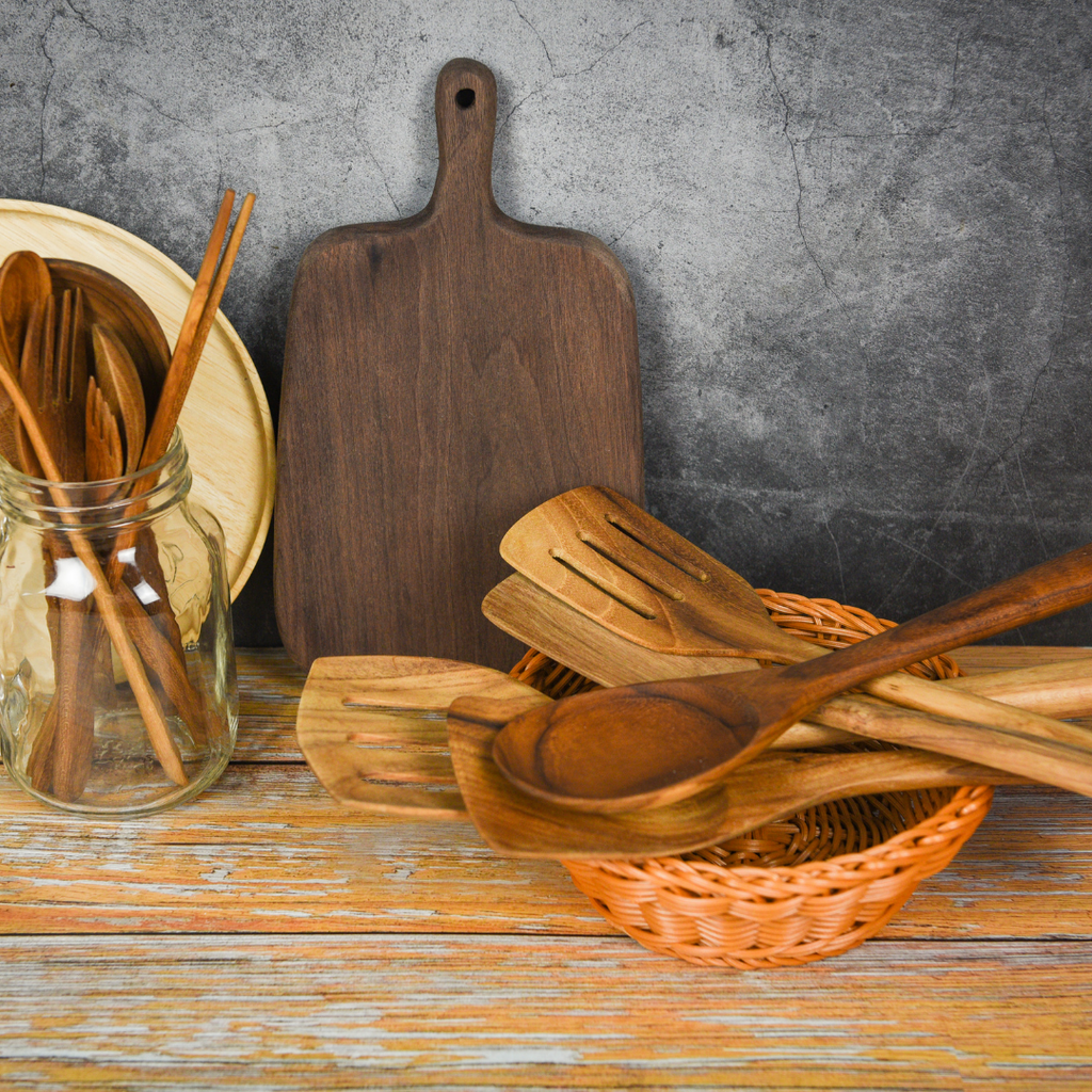SILCONE VS BAMBOO WHAT'S BEST FOR YOUR ESSENTIAL KITCHEN